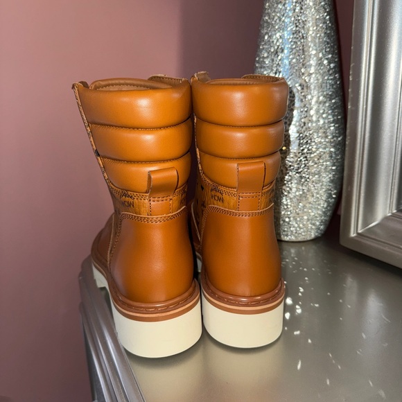 🚨BNWT 🚨 MCM Women's Tan Leather Combat Boots - Picture 2 of 5